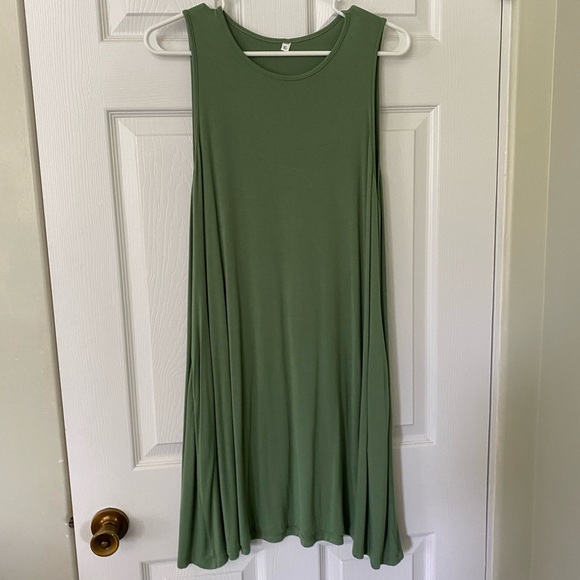 Dresses & Skirts - Green Dress